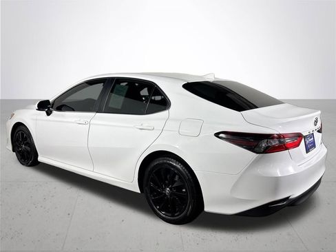 Used 2022 Toyota Camry LE image 8