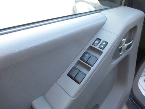 Used 2019 Nissan Frontier SV image 16