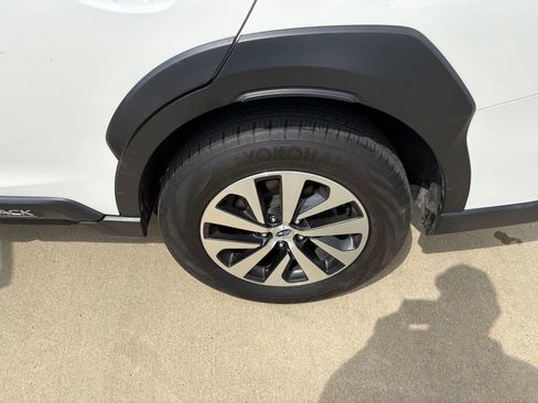 Used 2024 Subaru Outback Premium AWD/4WD image 22