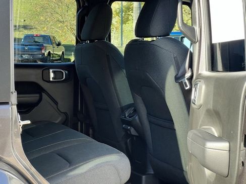 Used 2024 Jeep Wrangler Unlimited image 45