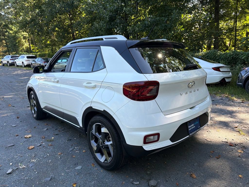Certified 2023 Hyundai Venue Limited w/ Cargo Package FWD image 4