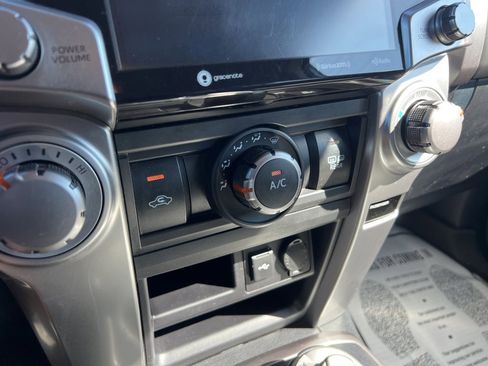 Used 2022 Toyota 4Runner SR5 Premium image 10