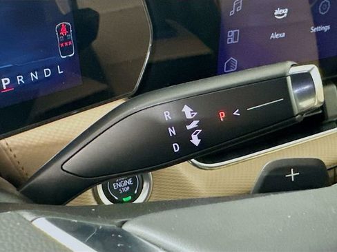 Used 2025 Chevrolet Equinox ACTIV w/ Safety and Technology Package image 18