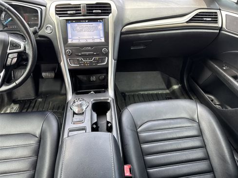Used 2019 Ford Fusion SEL FWD image 15