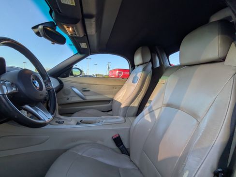 Used 2005 BMW Z4 2.5i image 13