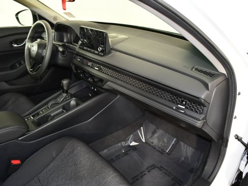 Certified 2025 Honda Accord SE image 39