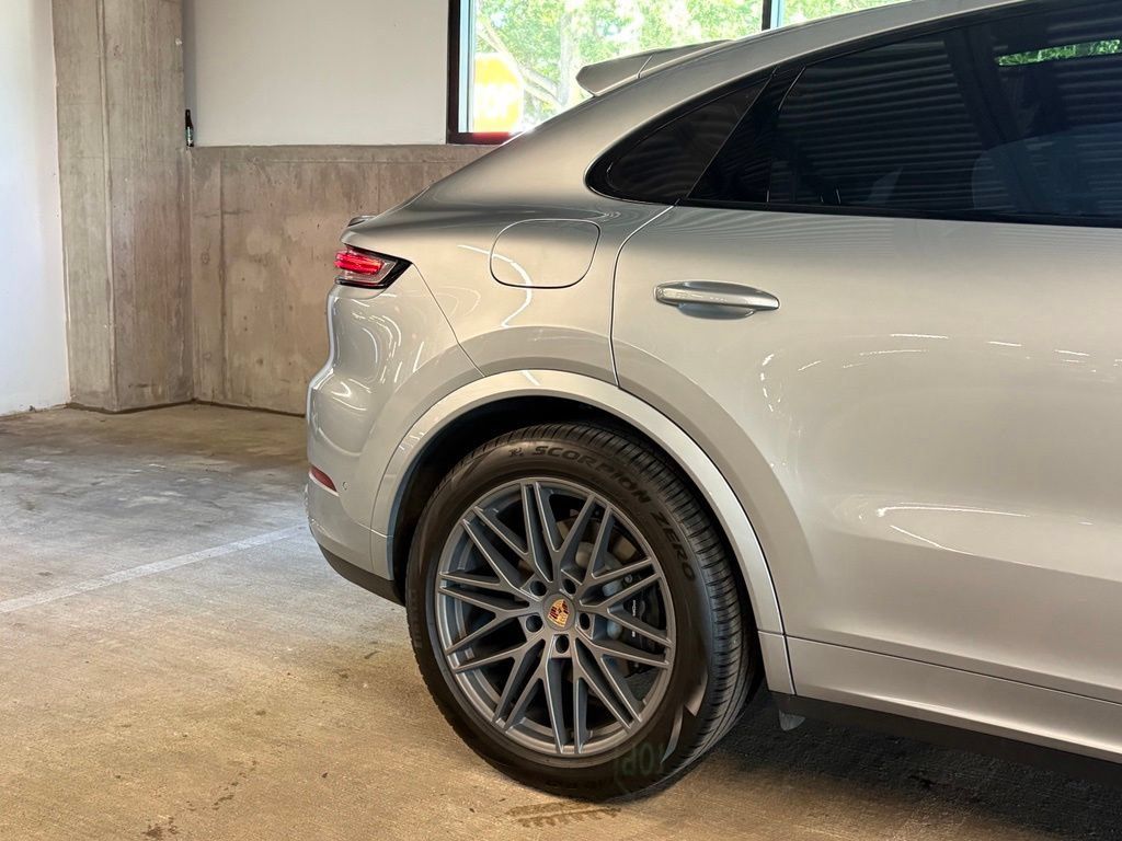 Used 2026 Porsche Cayenne Coupe AWD/4WD image 10