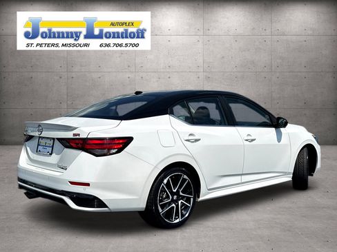Used 2025 Nissan Sentra SR w/ SR Premium Package FWD image 2