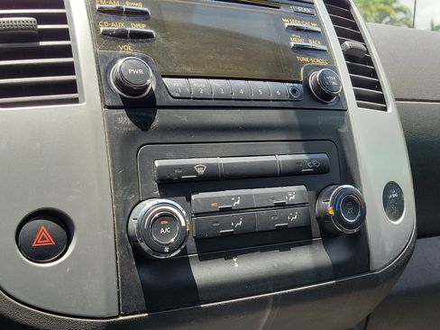 Used 2014 Nissan Frontier SV RWD image 26