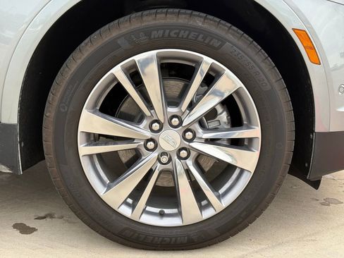Certified 2025 Cadillac XT5 Premium Luxury w/ Technology Package FWD image 9