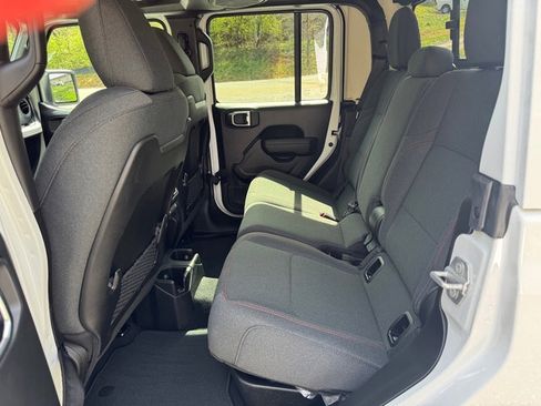 Used 2025 Jeep Gladiator Rubicon w/ Safety Group image 14