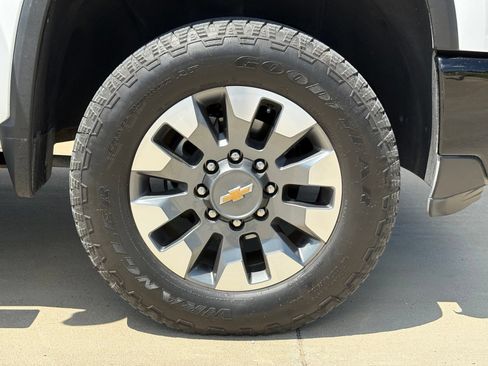Used 2025 Chevrolet Silverado 2500 Custom w/ Custom Value Package AWD/4WD image 9