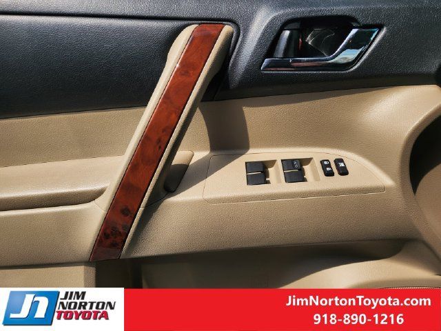 Used 2011 Toyota Highlander Limited w/ Tow Pkg AWD/4WD image 24