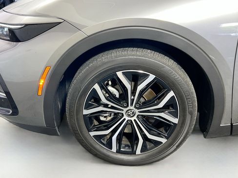 Used 2023 Toyota Crown Limited image 13