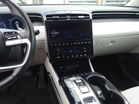 Certified 2024 Hyundai Tucson Limited AWD/4WD image 18