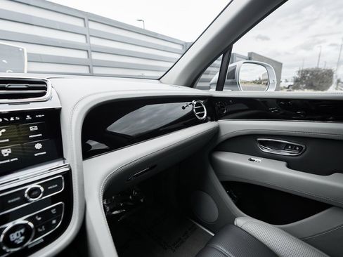 Used 2023 Bentley Bentayga Extended Wheelbase image 78