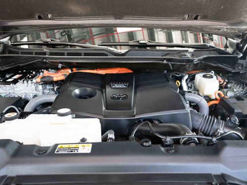 Used 2024 Toyota Tundra Limited AWD/4WD image 30