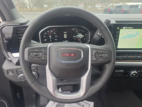 New 2026 GMC Sierra 1500 SLE image 3
