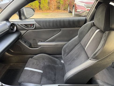 Used 2024 Toyota GR86 Premium image 24