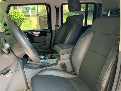 Used 2024 INEOS Grenadier Fieldmaster Edition AWD/4WD image 12