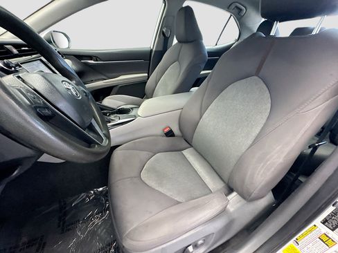 Used 2020 Toyota Camry LE image 11