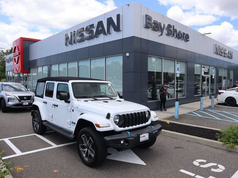 Used 2024 Jeep Wrangler Unlimited w/ Convenience Group AWD/4WD image 2