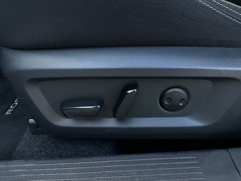 Used 2025 Nissan Rogue SV image 11