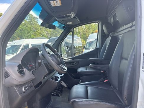 Used 2024 Mercedes-Benz Sprinter 2500 image 41