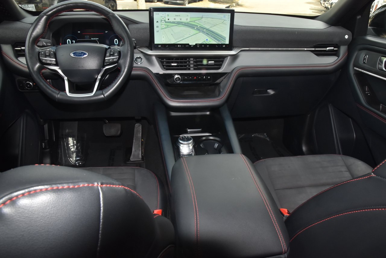 Used 2025 Ford Explorer ST-Line w/ ST-Line Street Pack AWD/4WD image 17