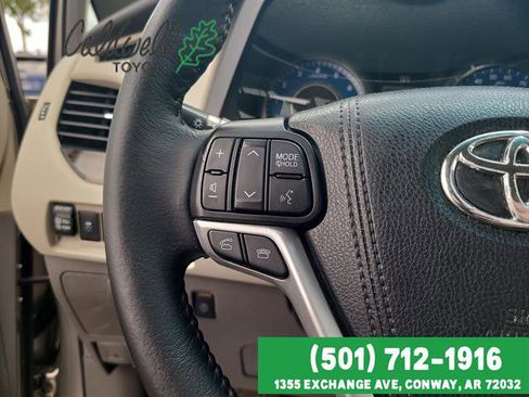 Used 2017 Toyota Sienna XLE Premium FWD image 14