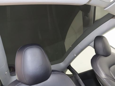 Used 2022 Tesla Model Y Long Range image 12