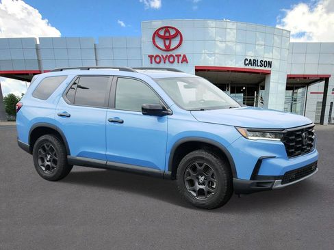 Used 2024 Honda Pilot TrailSport image 2