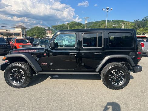 Used 2024 Jeep Wrangler Unlimited Rubicon w/ Technology Group AWD/4WD image 5