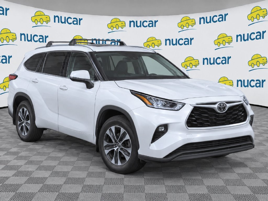 Used 2020 Toyota Highlander XLE AWD/4WD image 2