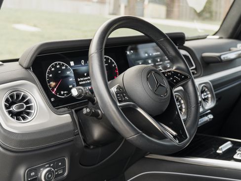Used 2025 Mercedes-Benz G 550 image 9