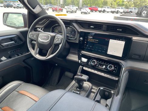 Used 2023 GMC Sierra 1500 AT4 w/ AT4 Preferred Package AWD/4WD image 34