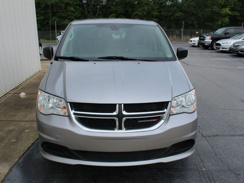 Used 2020 Dodge Grand Caravan SE w/ UConnect Hands-Free Group image 11