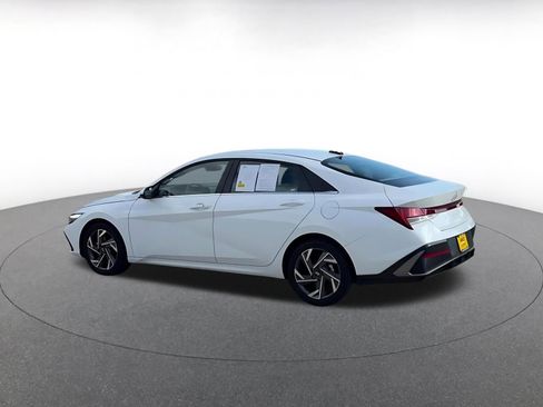Used 2025 Hyundai Elantra SEL FWD image 11