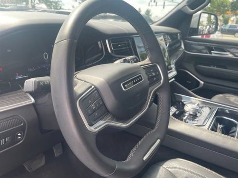 Used 2022 Jeep Wagoneer Series III w/ Premium Group I AWD/4WD image 14