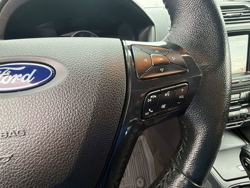 Used 2018 Ford Explorer XLT w/ Equipment Group 202A AWD/4WD image 18