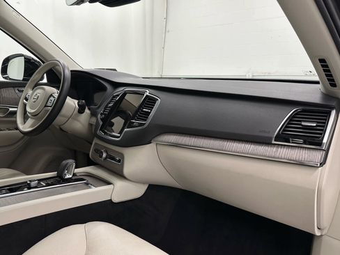 Used 2024 Volvo XC90 B5 Plus w/ Protection Package Premier image 18