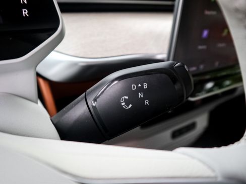 Used 2025 Volkswagen ID. Buzz 1st Edition RWD image 26