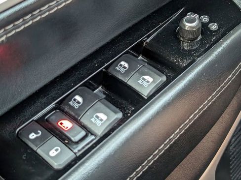 Used 2022 Jeep Wagoneer Series II AWD/4WD image 22