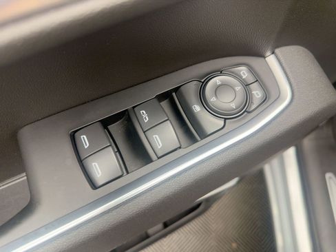 Used 2025 GMC Sierra 1500 Elevation image 13