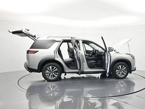 Certified 2025 Nissan Pathfinder SL FWD image 49