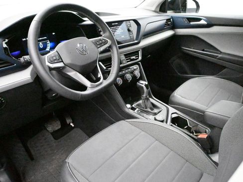 Used 2023 Volkswagen Taos SE AWD/4WD image 2