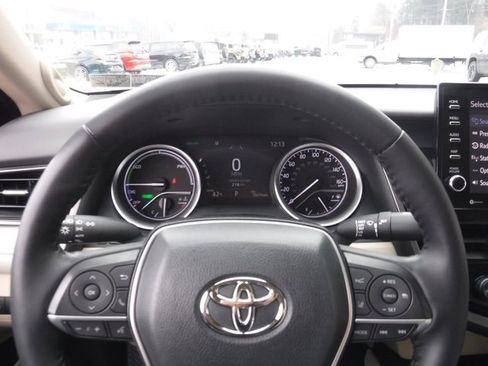 Used 2022 Toyota Camry XLE w/ Navigation Upgrade Package image 46