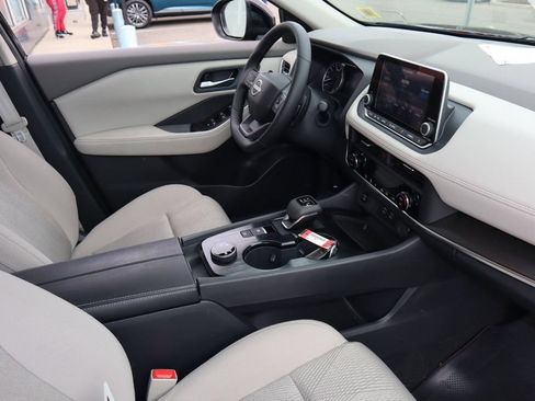Certified 2025 Nissan Rogue SV AWD/4WD image 24