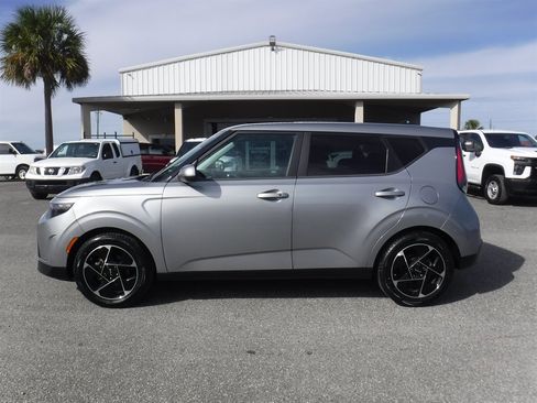 Used 2023 Kia Soul EX image 1