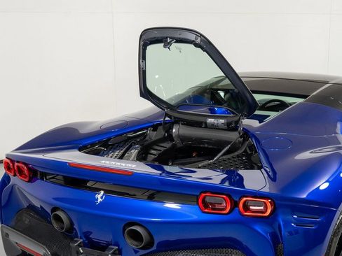 Used 2022 Ferrari SF90 Spider image 17